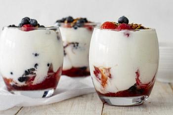 Verrines coco et fruits rouges