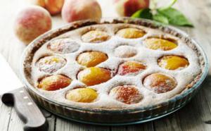 Clafoutis aux pêches et groseilles