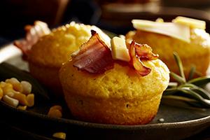 Mini muffins maïs, lardons et comté