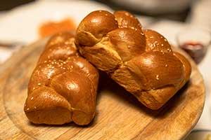 Brioche au Comté et aux noisettes